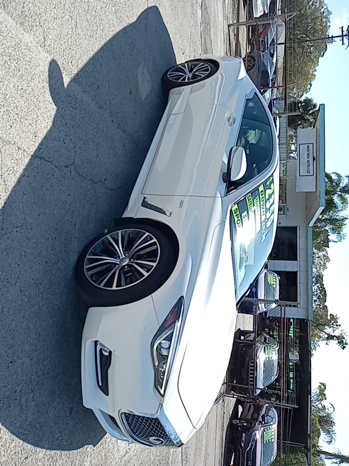 2017 Infiniti Q60 Premium photo