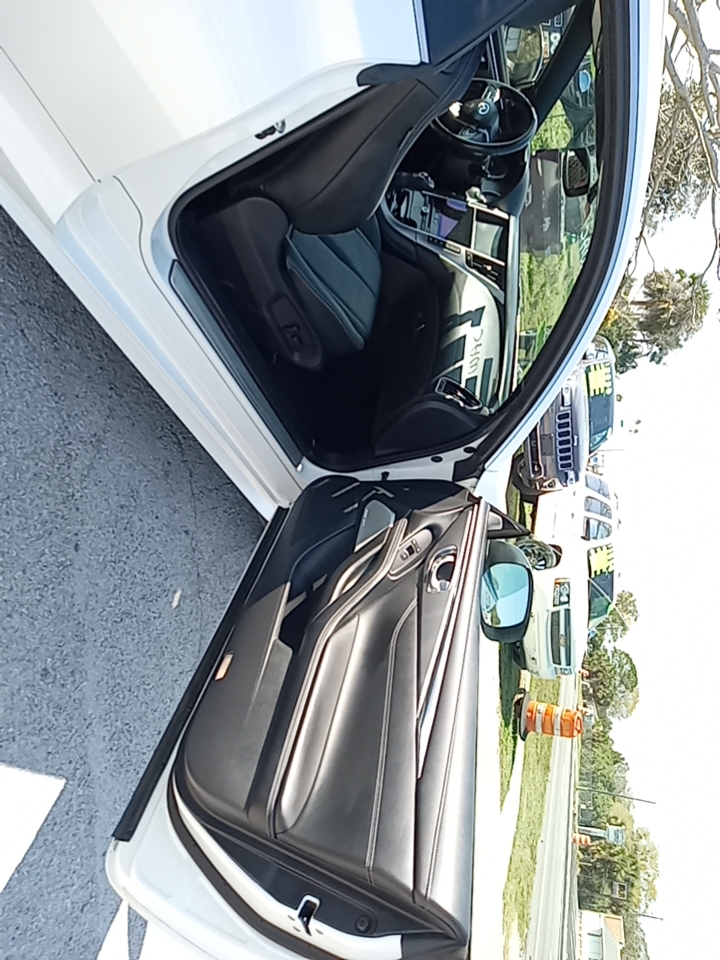 2017 Infiniti Q60 Premium photo