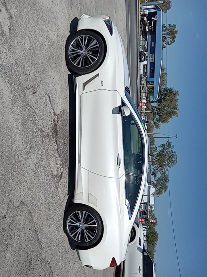 2017 Infiniti Q60 Premium photo