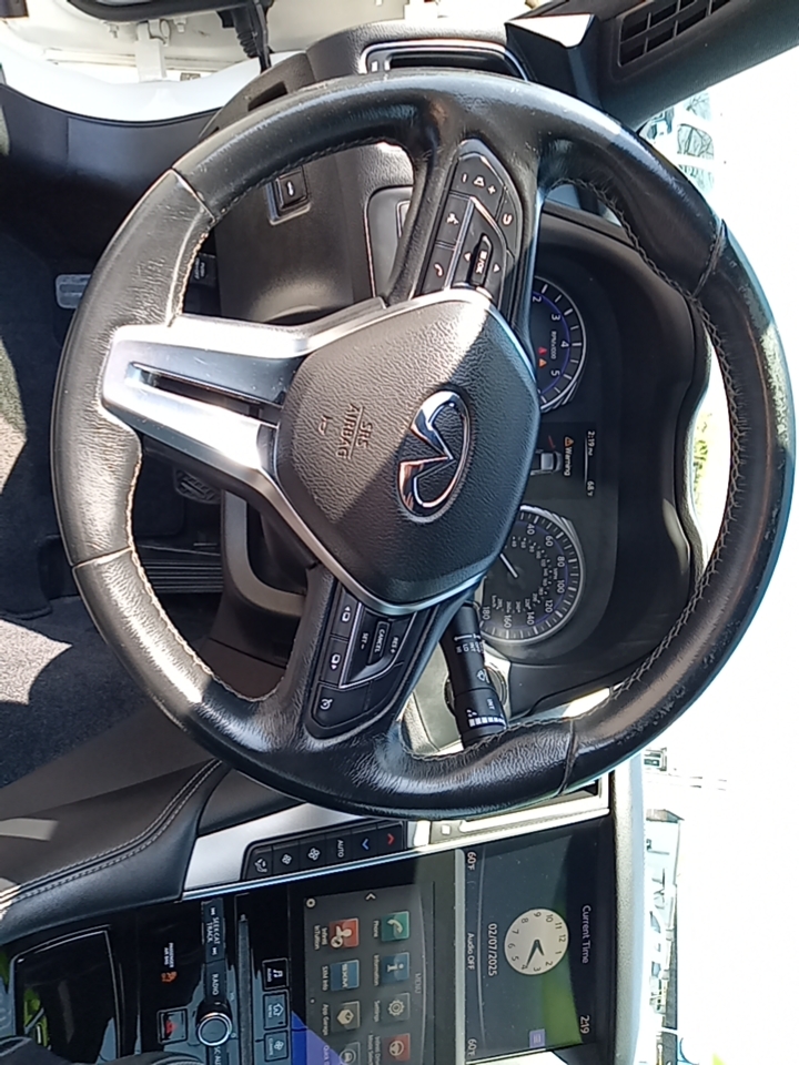 2017 Infiniti Q60 Premium photo