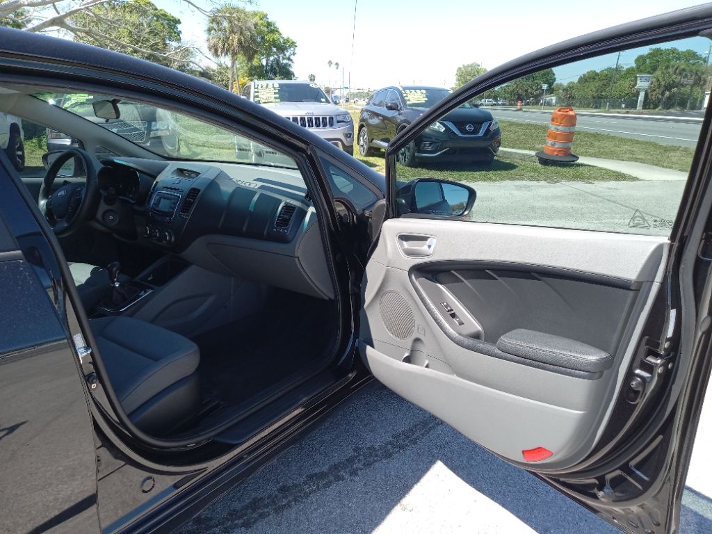2017 Kia Forte LX photo