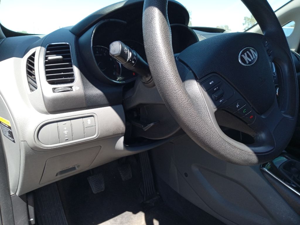 2017 Kia Forte LX photo