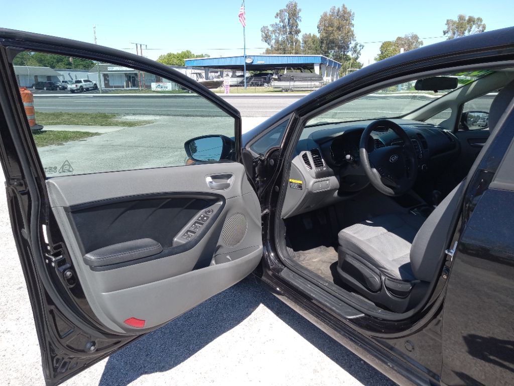 2017 Kia Forte LX photo