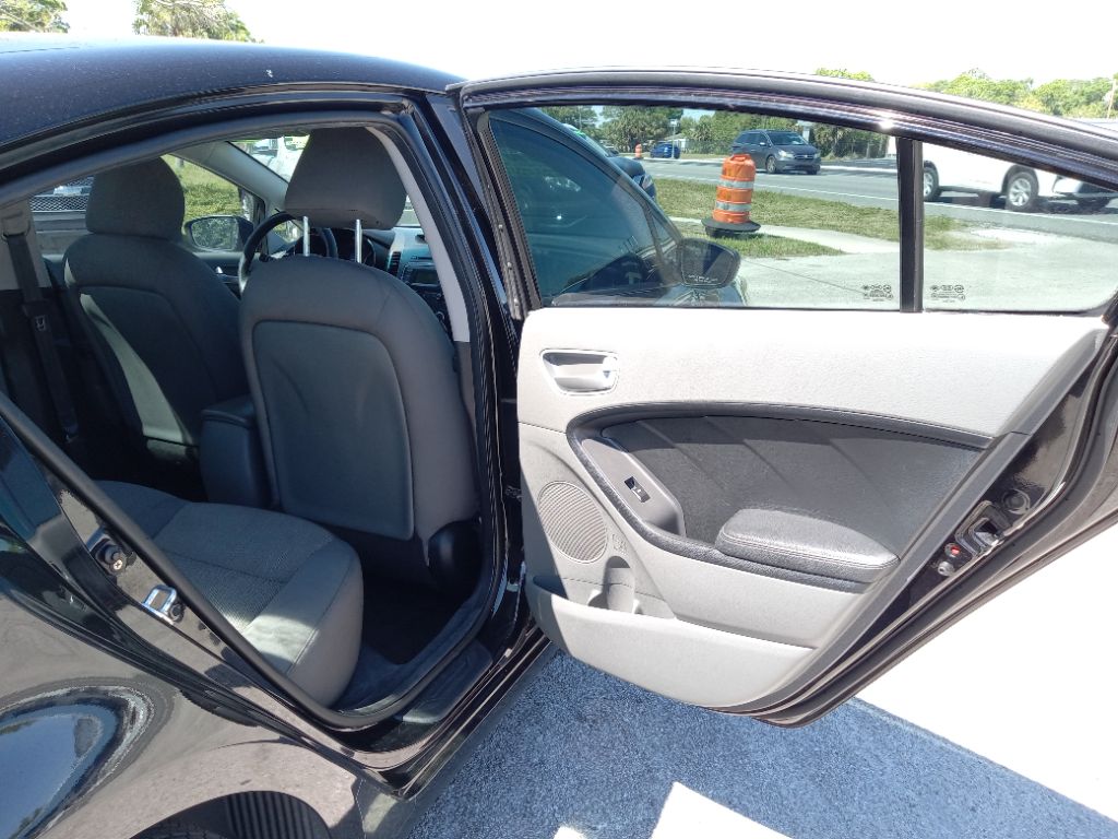 2017 Kia Forte LX photo