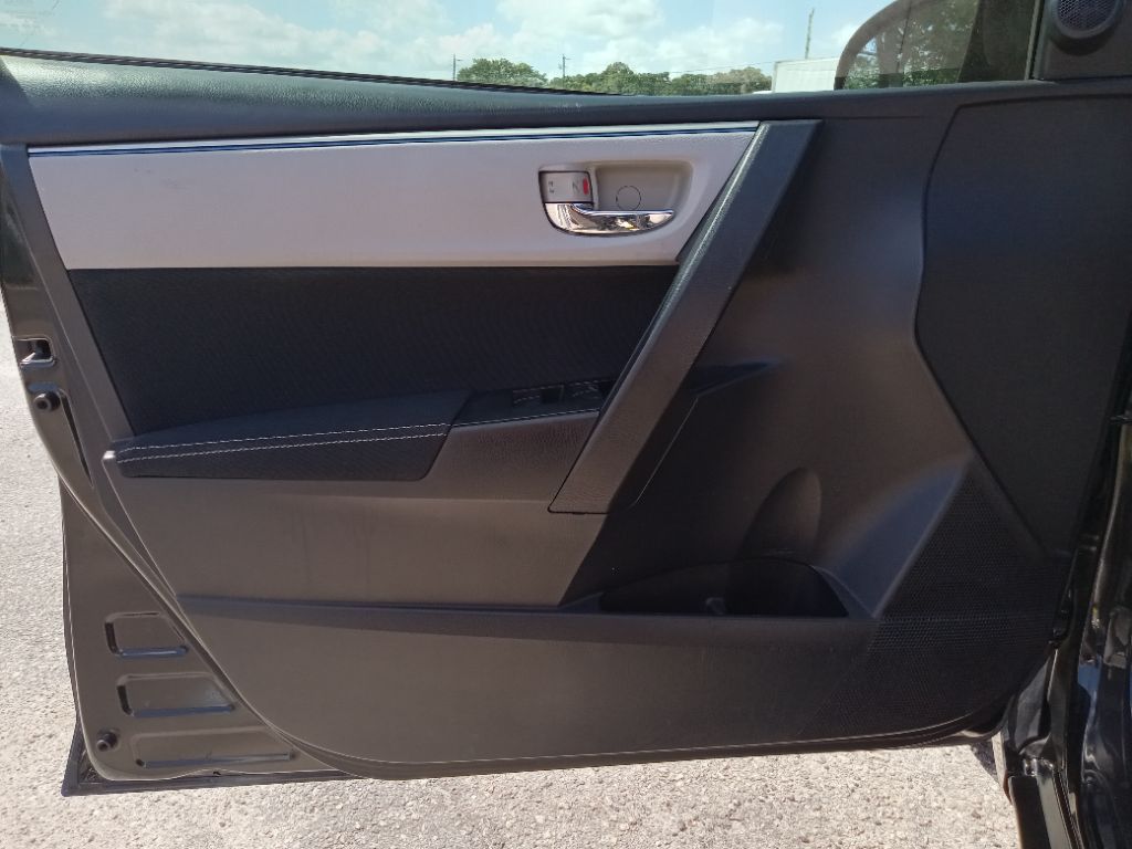 2015 Toyota Corolla LE photo