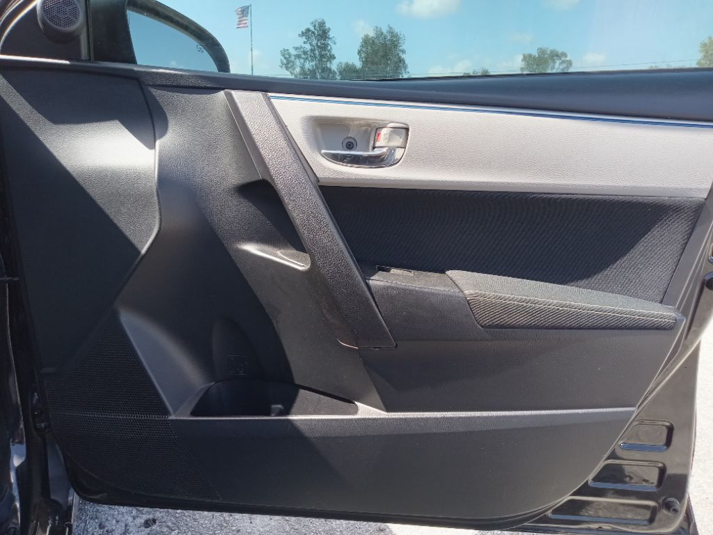 2015 Toyota Corolla LE photo