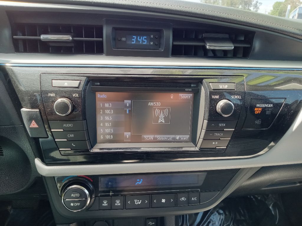 2015 Toyota Corolla LE photo