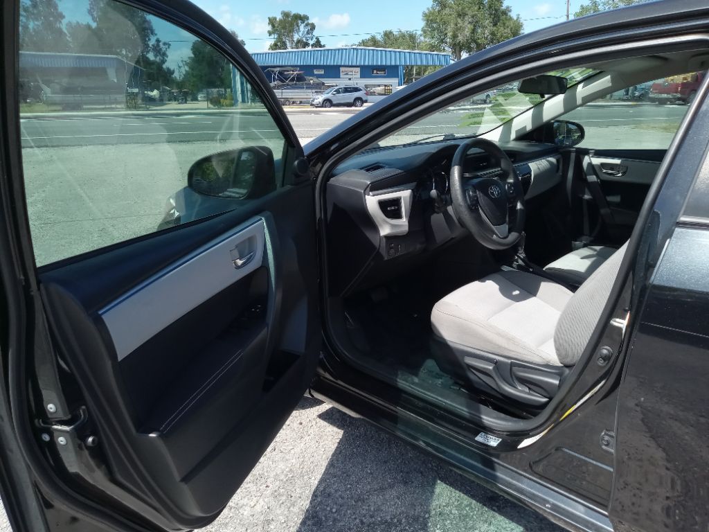 2015 Toyota Corolla LE photo