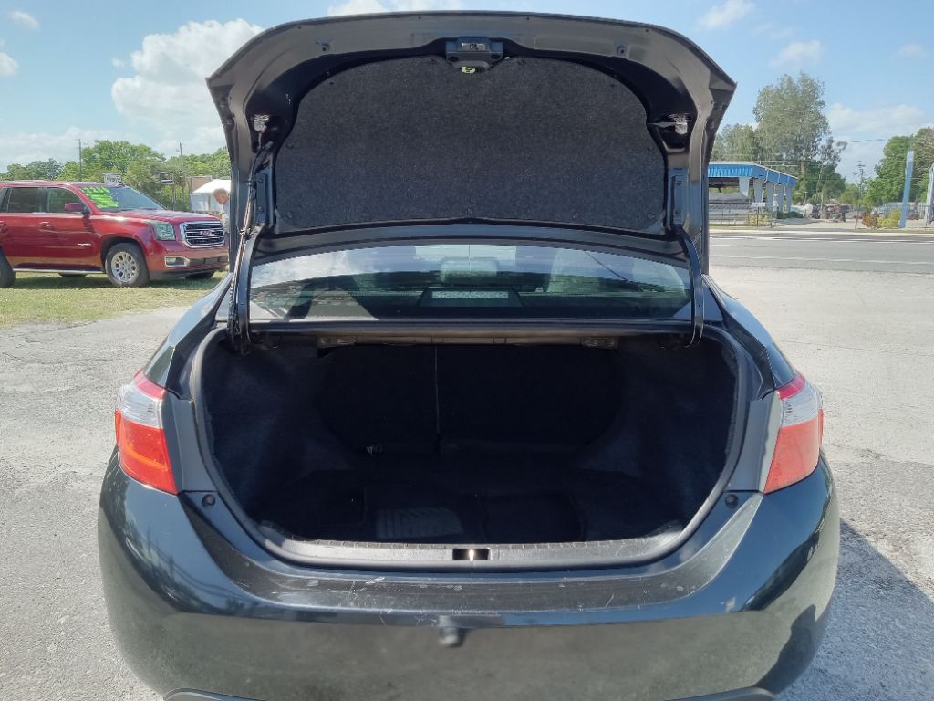 2015 Toyota Corolla LE photo