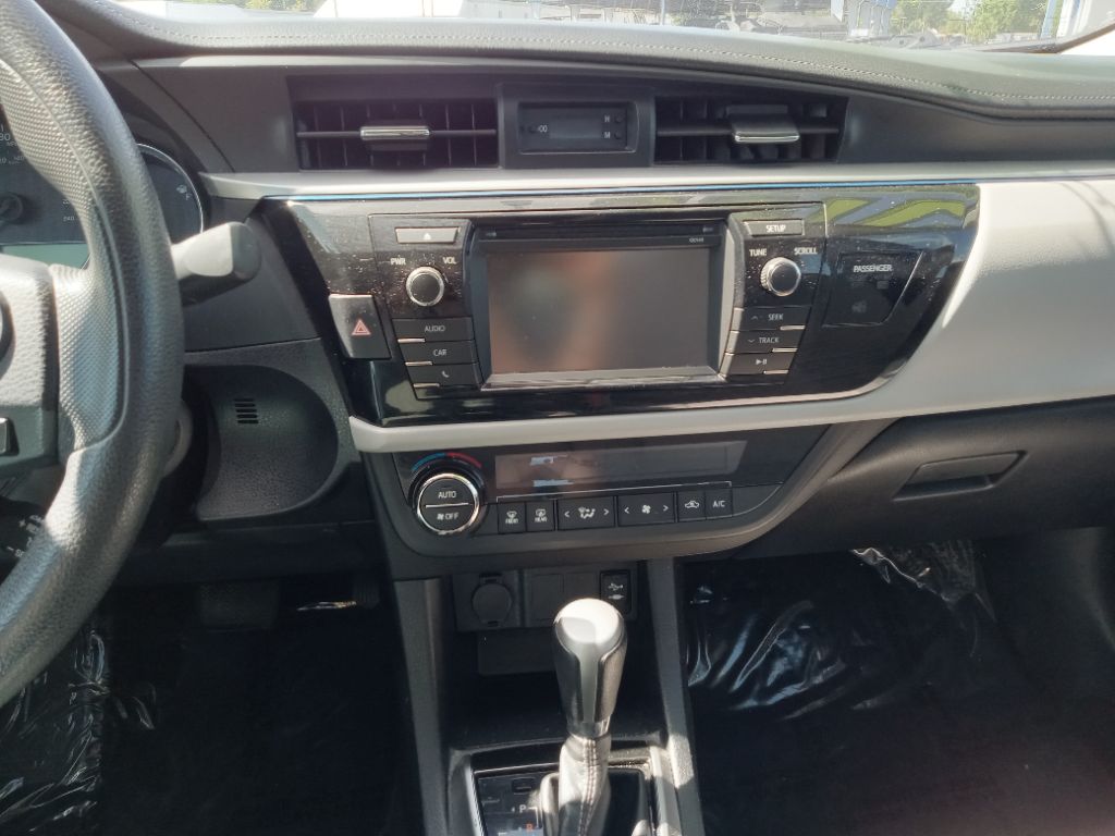 2015 Toyota Corolla LE photo