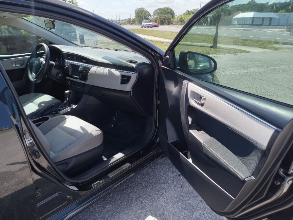 2015 Toyota Corolla LE photo