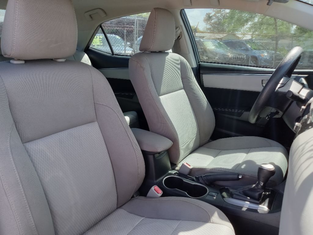 2015 Toyota Corolla LE photo