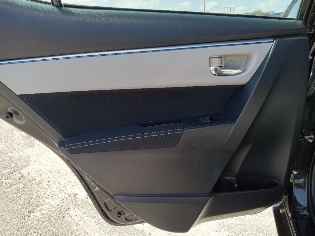 2015 Toyota Corolla LE photo