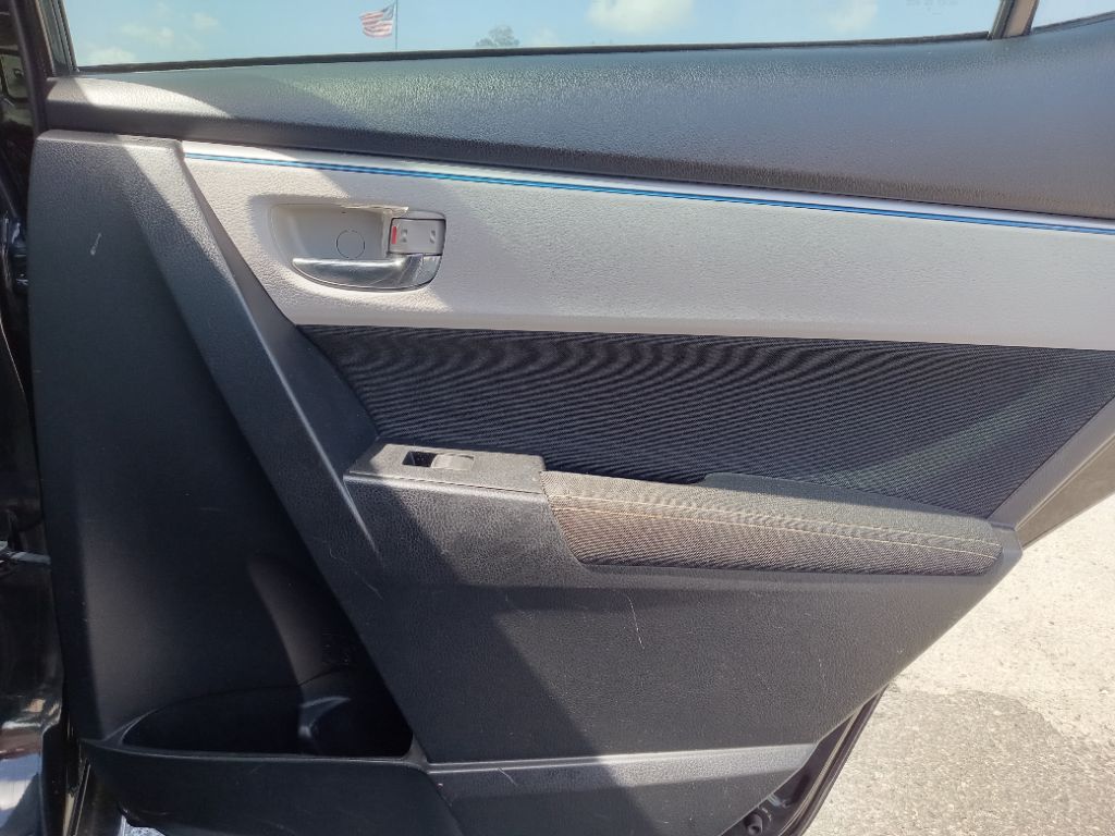 2015 Toyota Corolla LE photo
