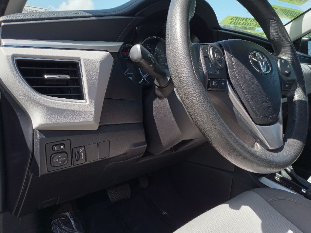 2015 Toyota Corolla LE photo