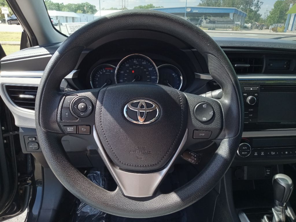 2015 Toyota Corolla LE photo