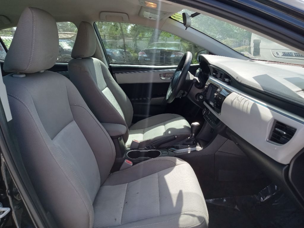 2015 Toyota Corolla LE photo