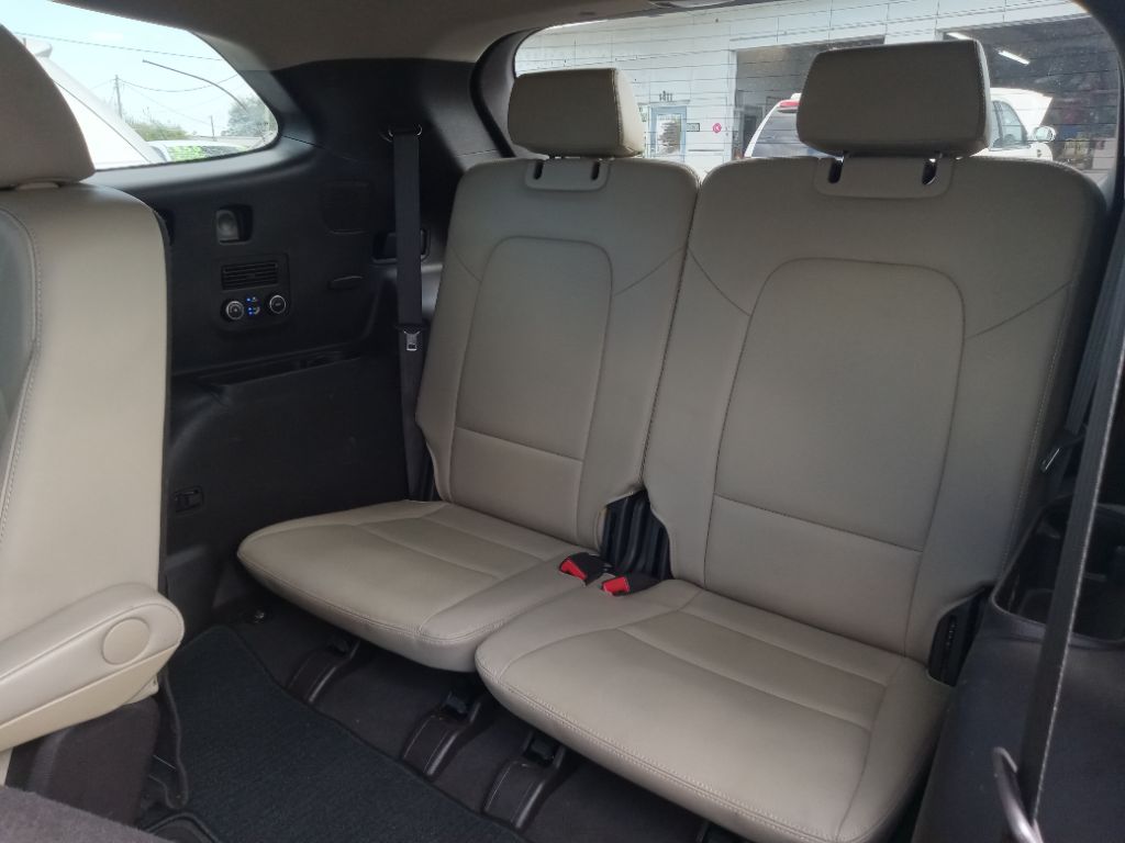 2015 Hyundai Santa Fe - $12,995
