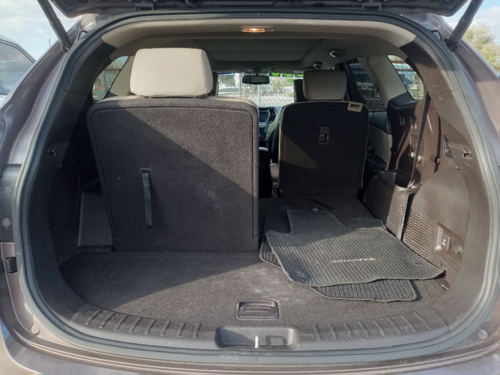 2015 Hyundai Santa Fe - $12,995