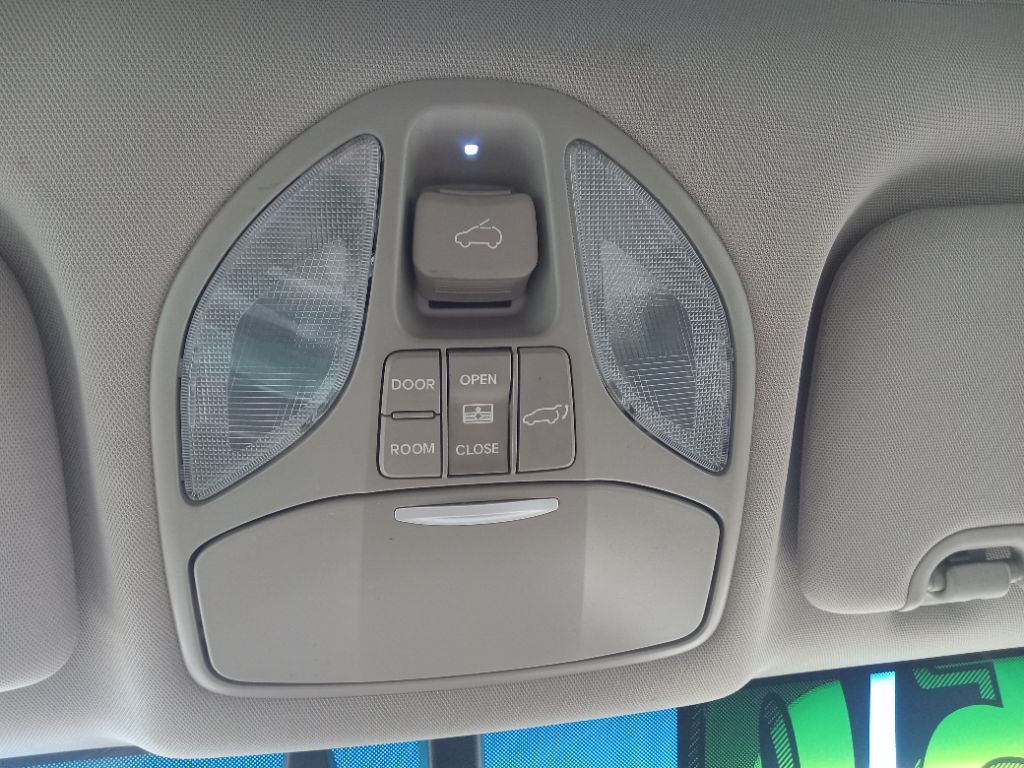 2015 Hyundai Santa Fe - $12,995