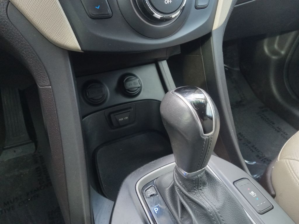 2015 Hyundai Santa Fe - $12,995