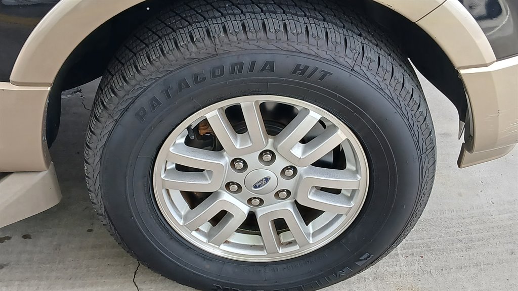 2013 Ford Expedition - $9,995