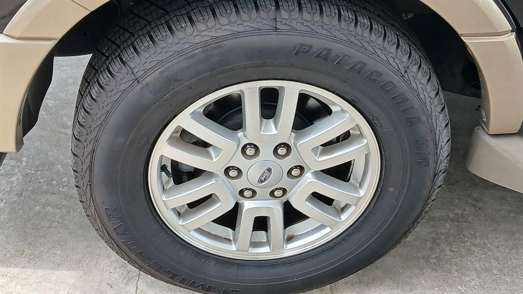 2013 Ford Expedition - $9,995
