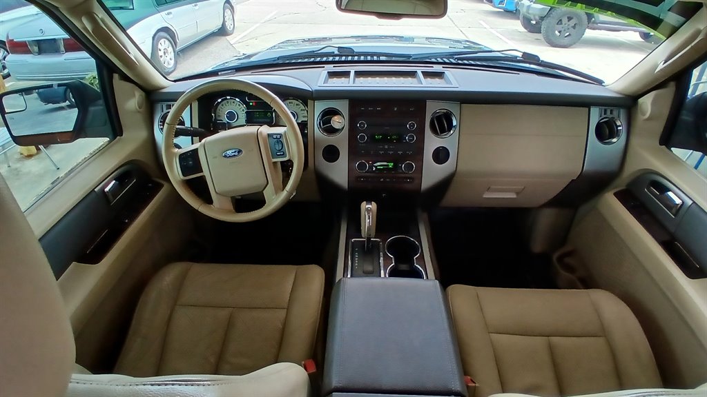 2013 Ford Expedition - $9,995