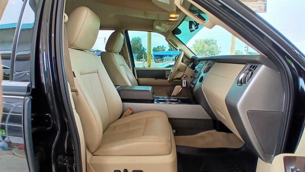 2013 Ford Expedition - $9,995