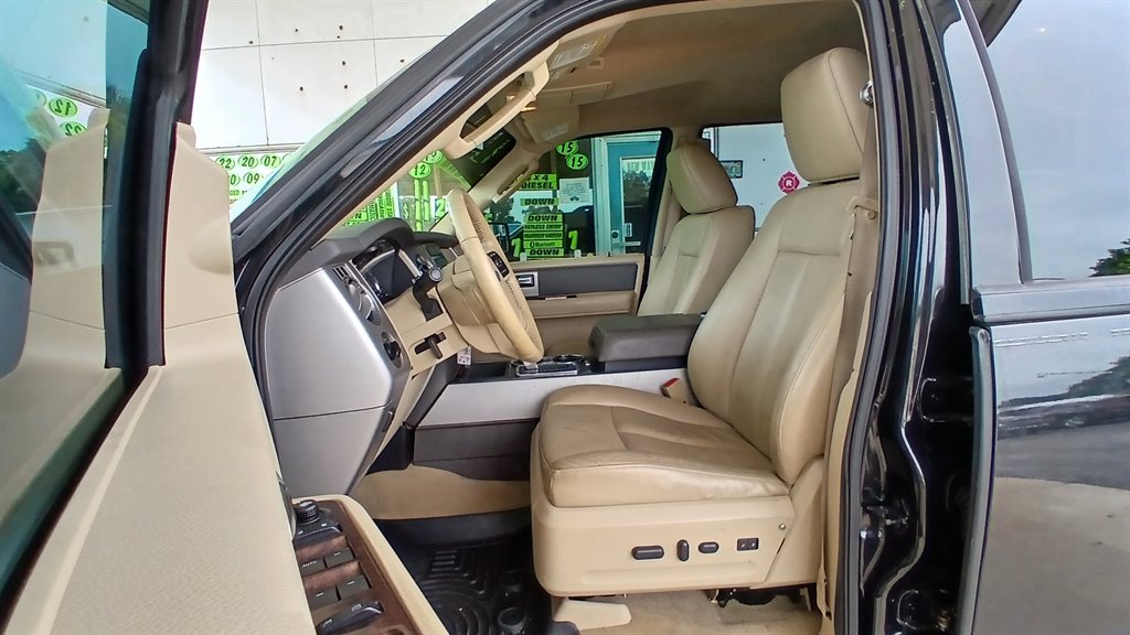 2013 Ford Expedition - $9,995