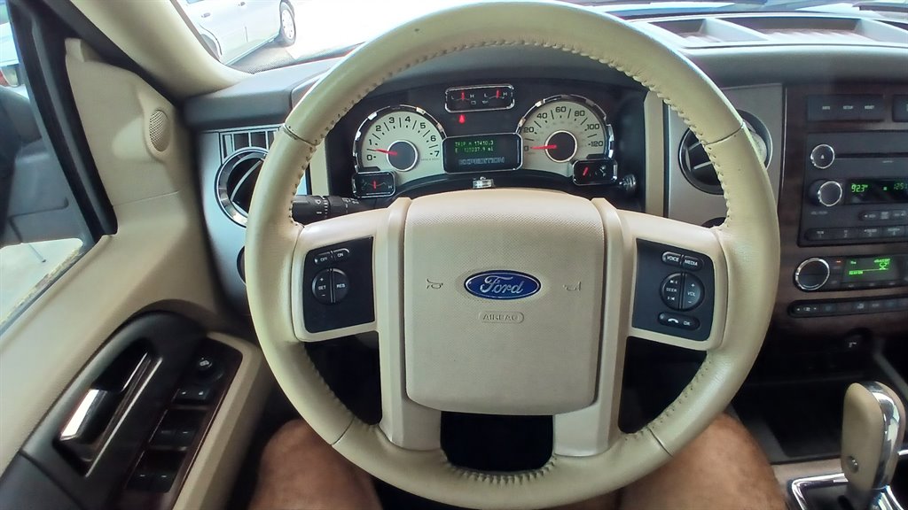 2013 Ford Expedition - $9,995