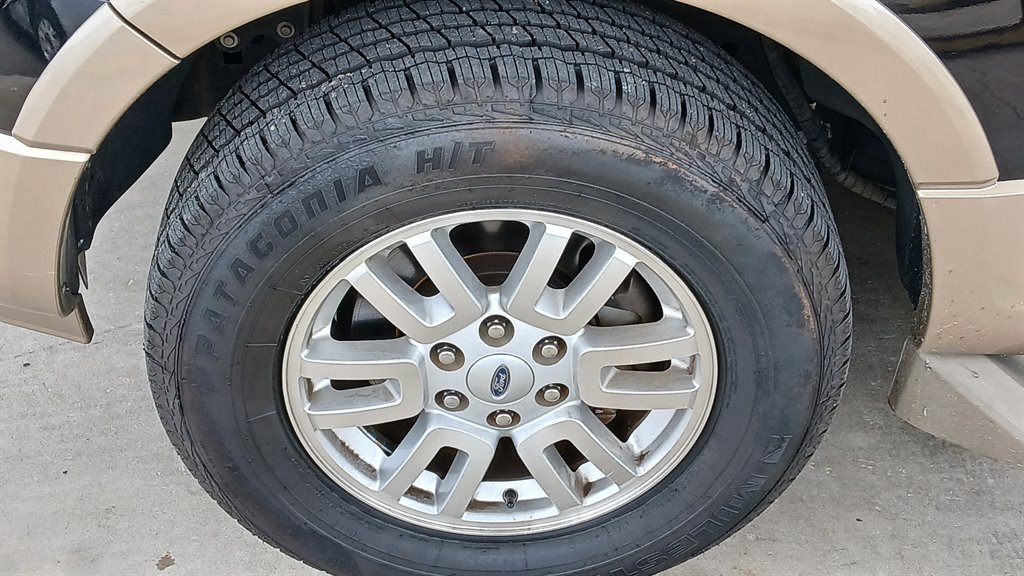 2013 Ford Expedition - $9,995
