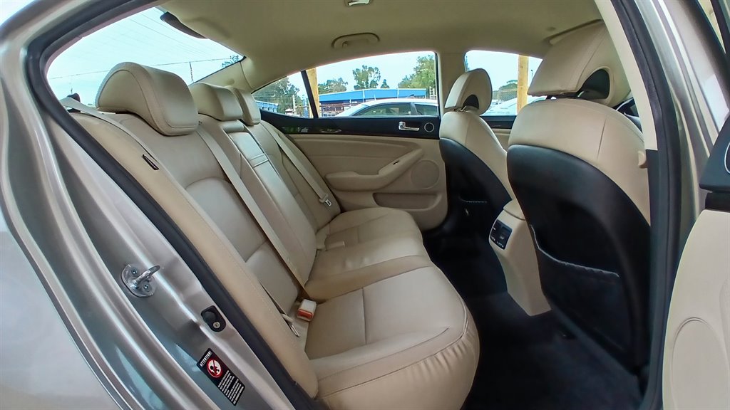 2014 Kia Cadenza - $8,995