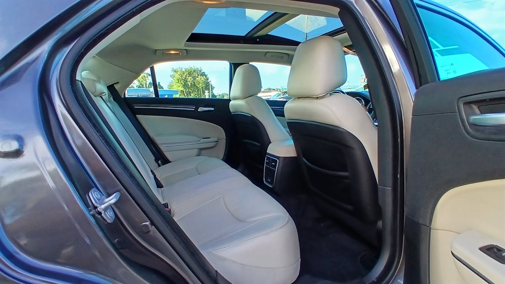 2018 Chrysler 300 - $17,995