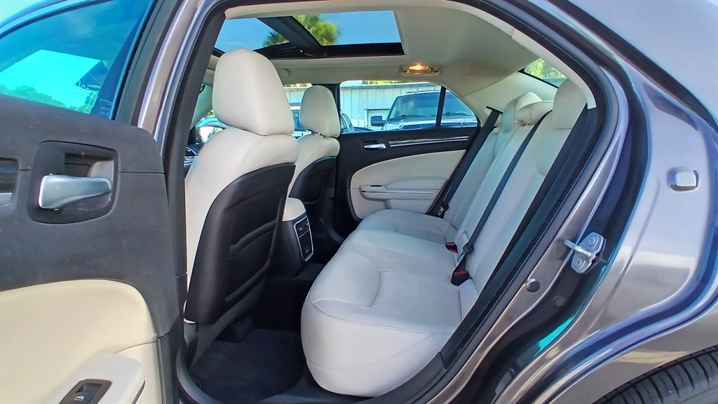 2018 Chrysler 300 - $17,995