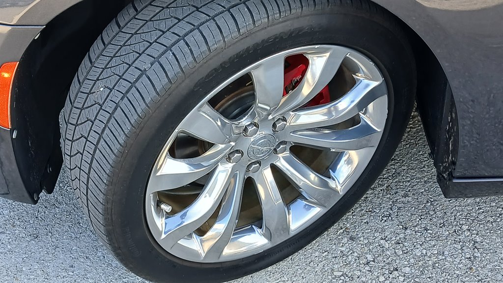 2018 Chrysler 300 - $17,995