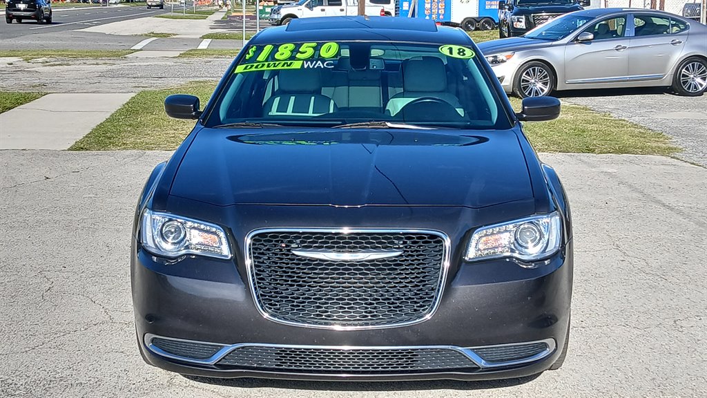 2018 Chrysler 300 - $17,995