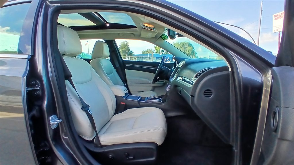 2018 Chrysler 300 - $17,995