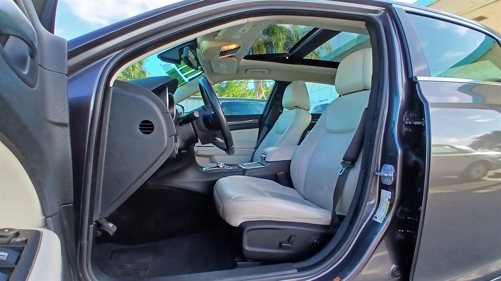 2018 Chrysler 300 - $17,995