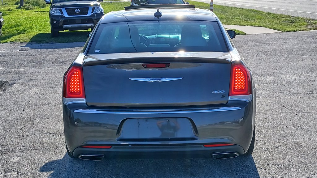 2018 Chrysler 300 - $17,995
