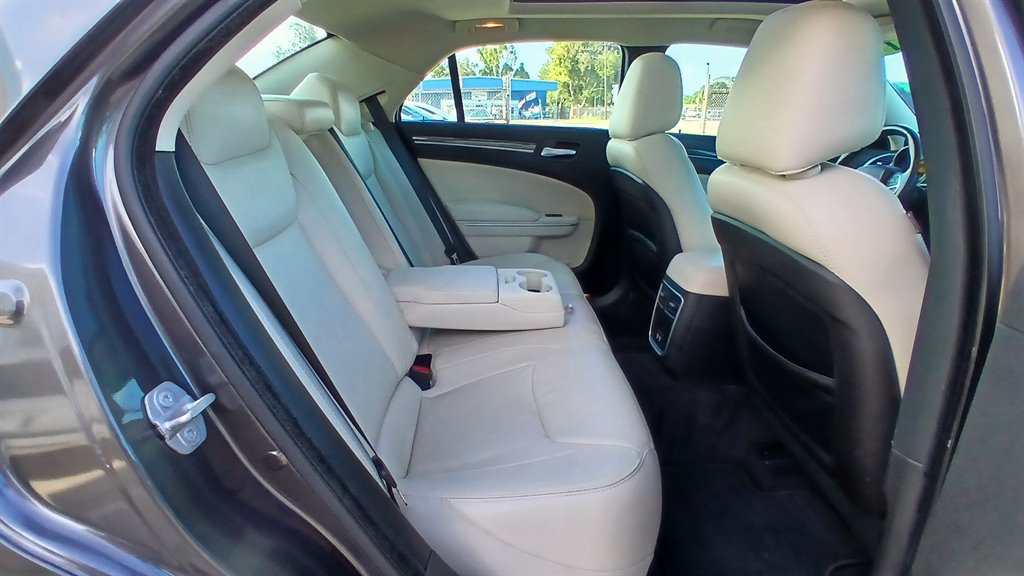 2018 Chrysler 300 - $17,995