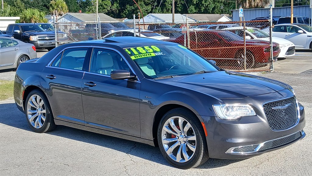 2018 Chrysler 300 - $17,995