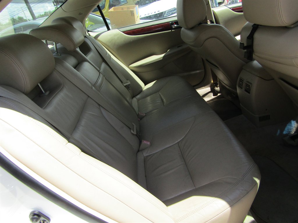 2003 Lexus ES - $1,800