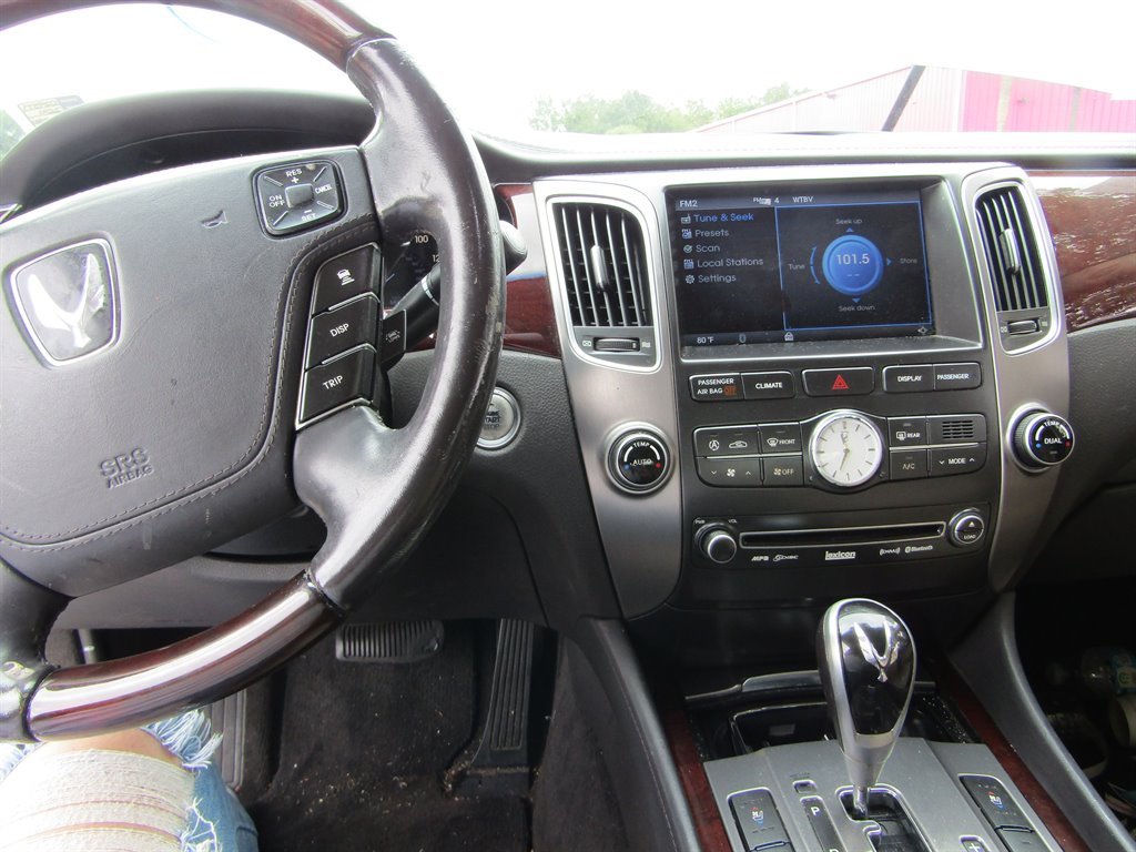 2011 Hyundai Equus - $8,000