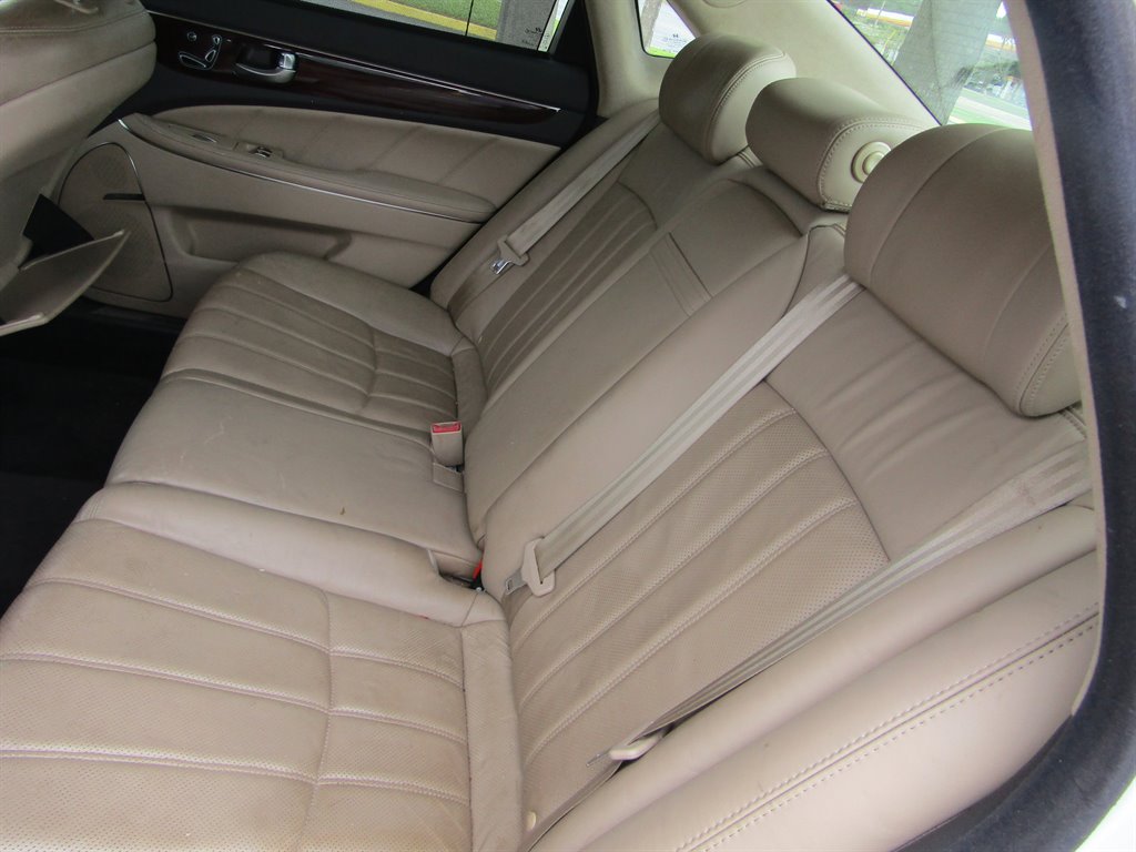 2011 Hyundai Equus - $8,000