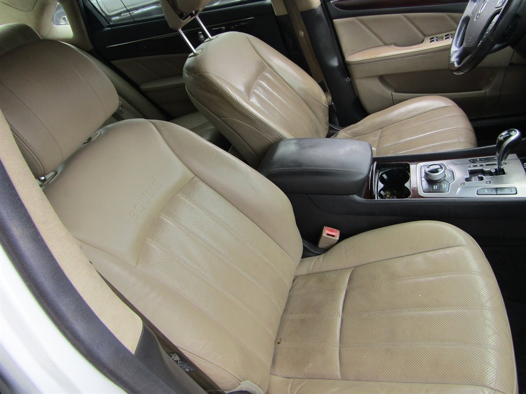 2011 Hyundai Equus - $8,000