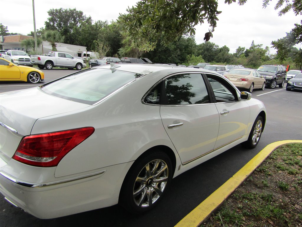 2011 Hyundai Equus - $8,000