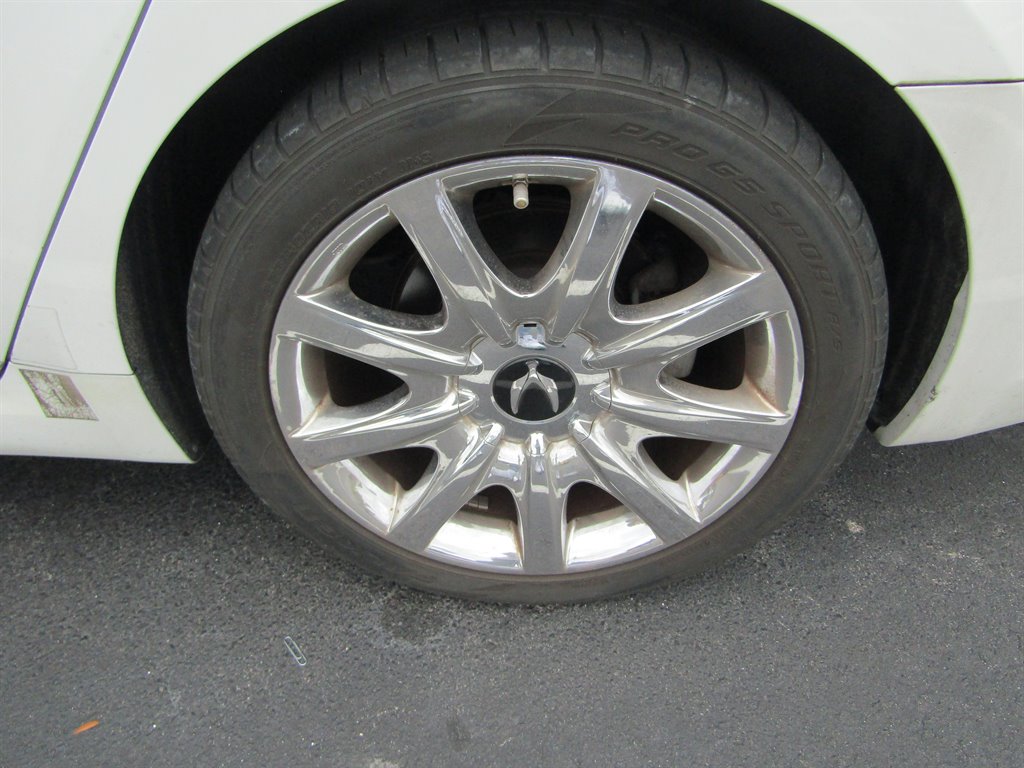 2011 Hyundai Equus - $8,000