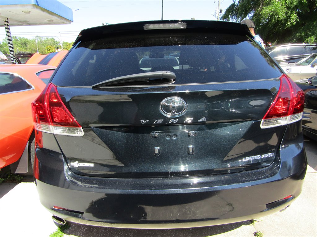2013 Toyota Venza LE photo