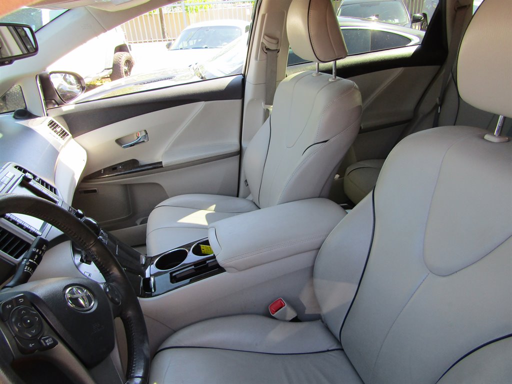 2013 Toyota Venza LE photo
